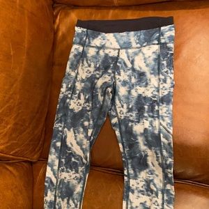 Super fun Lululemon leggings. Sz 4. Good condition